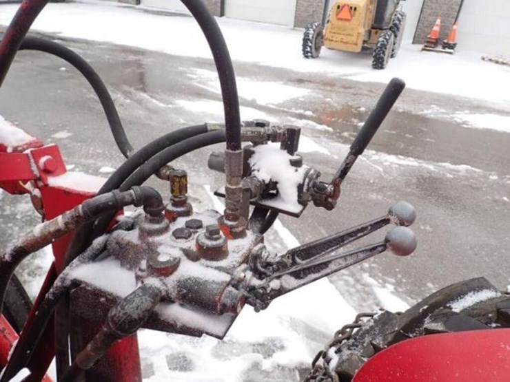 massey-ferguson-135-image-22