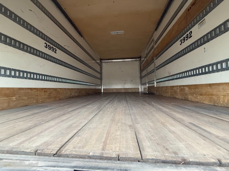 freightliner-m2-106-image-10