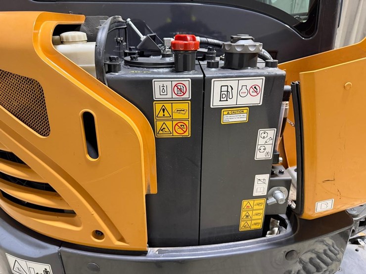 2022-case-cx37c-image-21