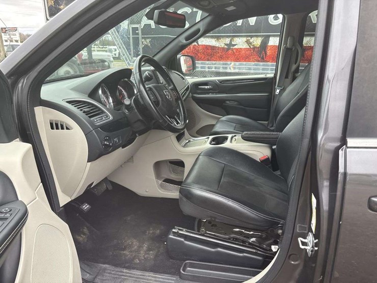 2019-dodge-grand-caravan-image-13