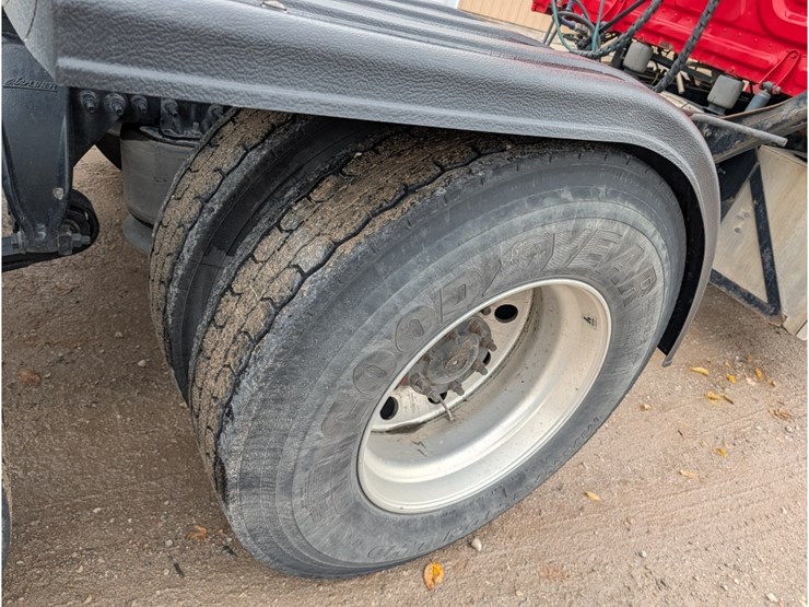 2019-freightliner-cascadia-125-image-6