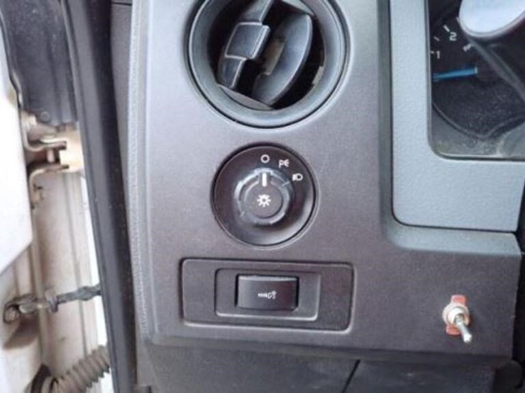 2014-ford-f150-xl-image-27