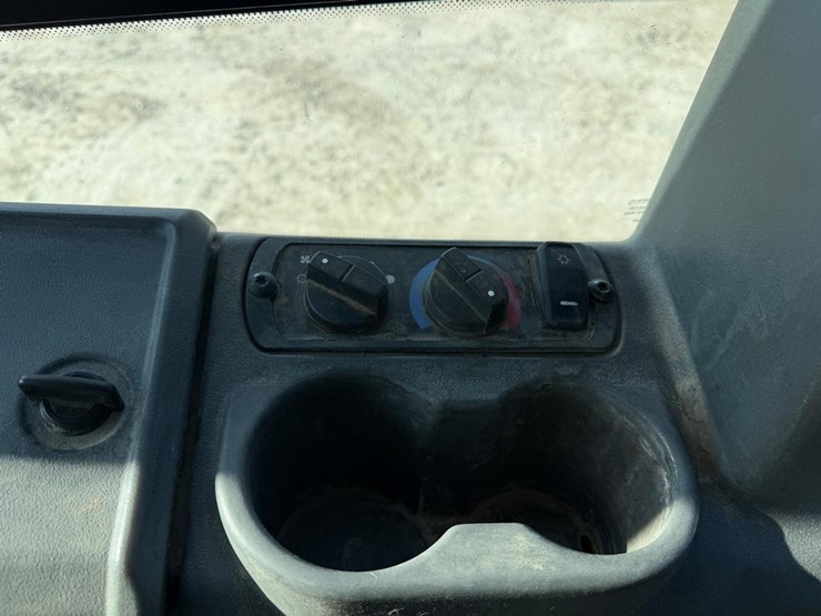 2019-caterpillar-d5k2-image-33