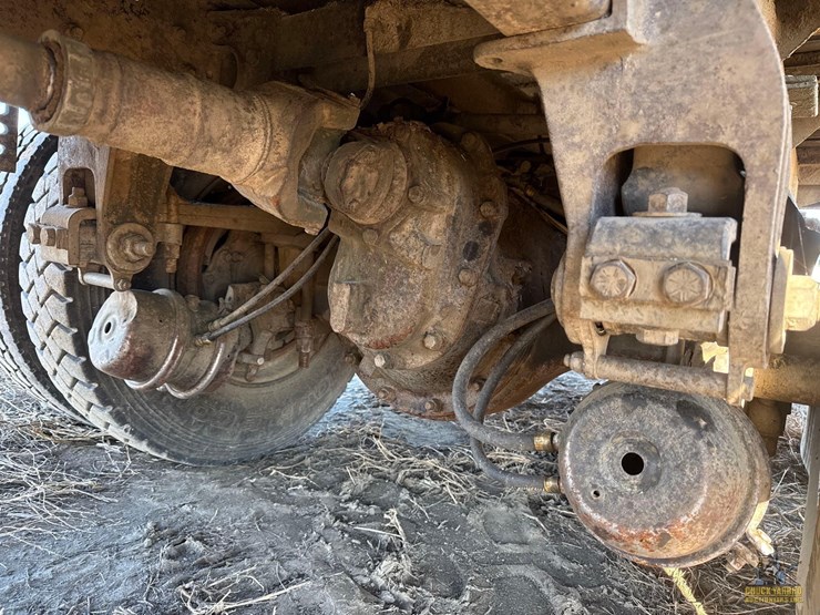 1988-peterbilt-377-image-22