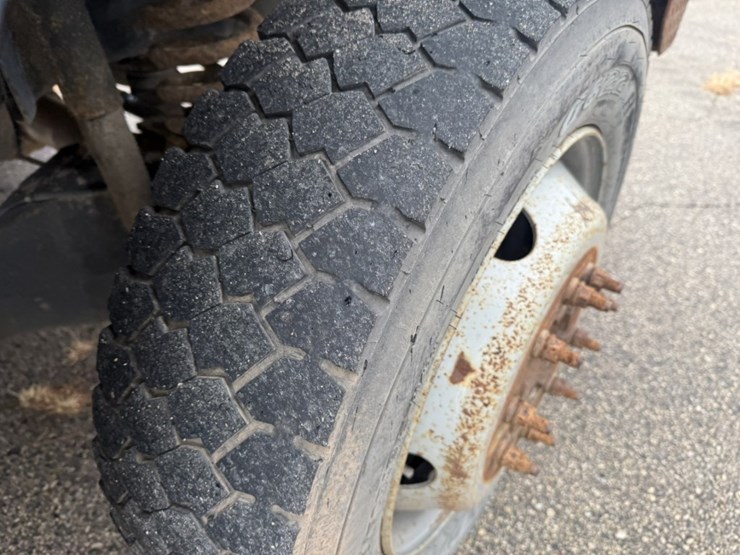 2011-ford-f550-image-45