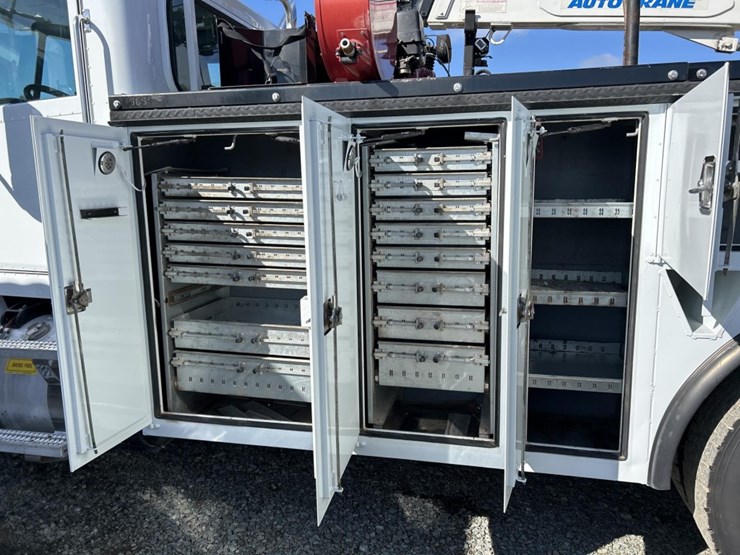 2017-peterbilt-337-image-19