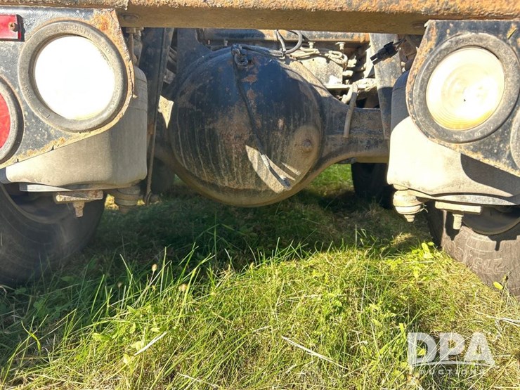 2010-peterbilt-386-image-18