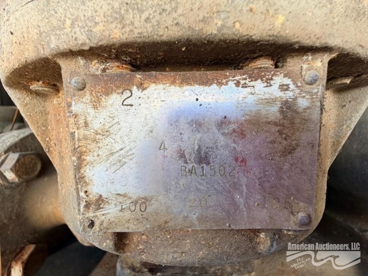 peterbilt-330-image-24