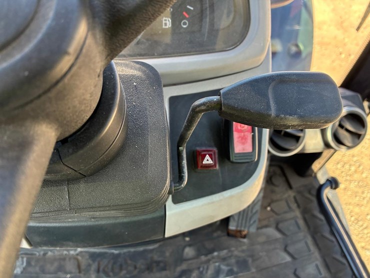 2022-kubota-r640-image-27