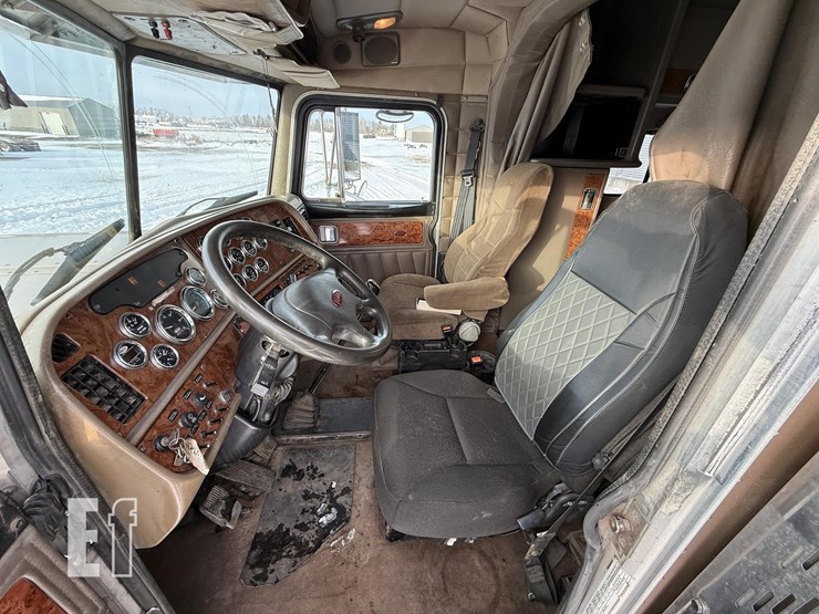 2004-peterbilt-379-image-53