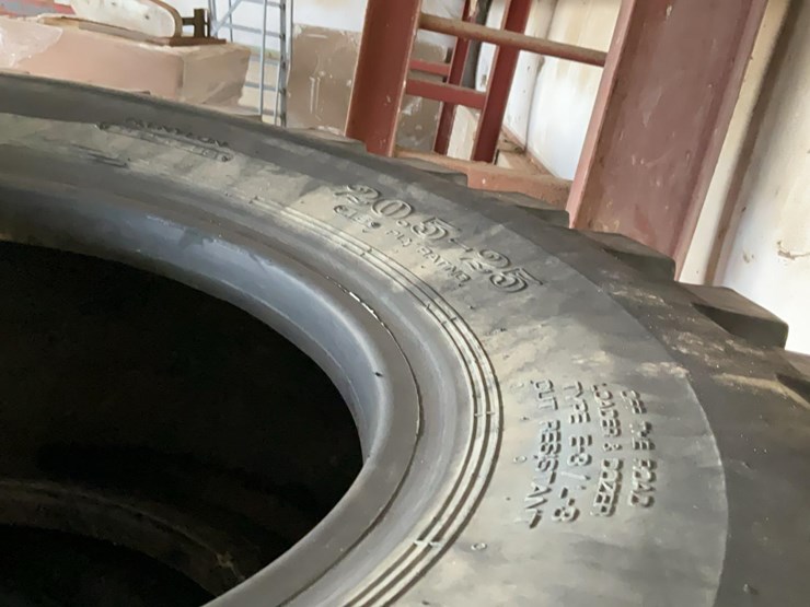 #517-•-loader-tires-image-4