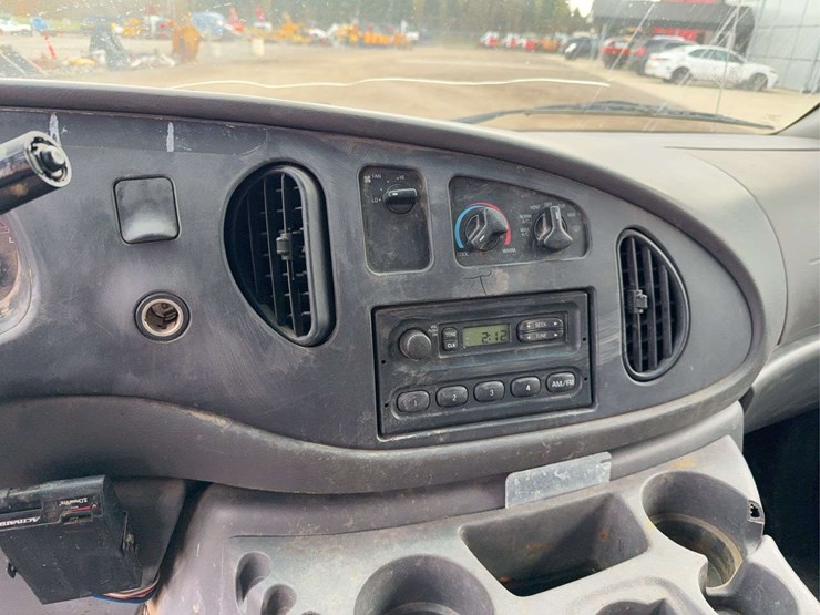 2005-ford-econovan-image-38