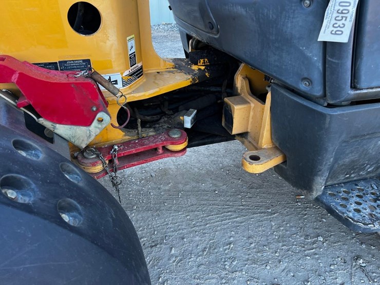 2011-deere-204k-image-14