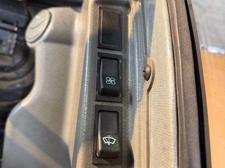 2022-case-cx37c-image-32