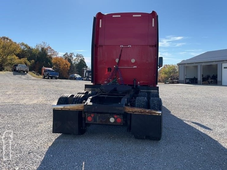 2012-peterbilt-587-image-6