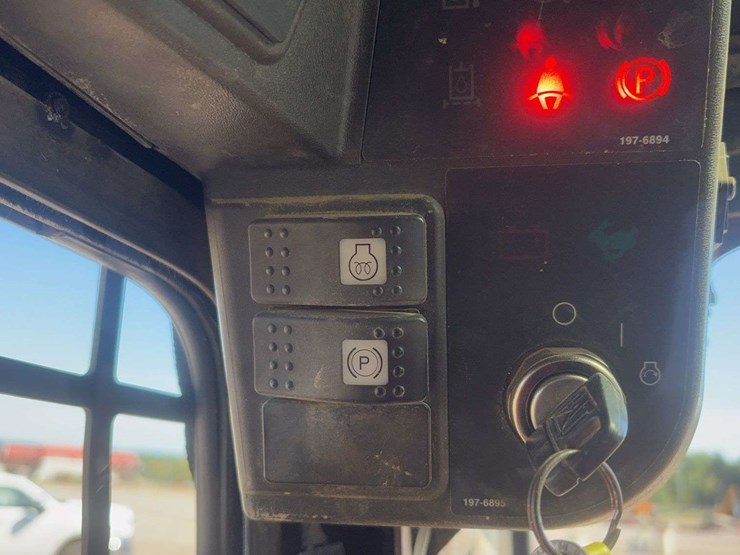 caterpillar-246-image-24