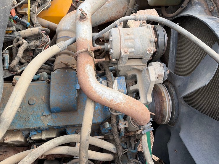 international-7400-image-18