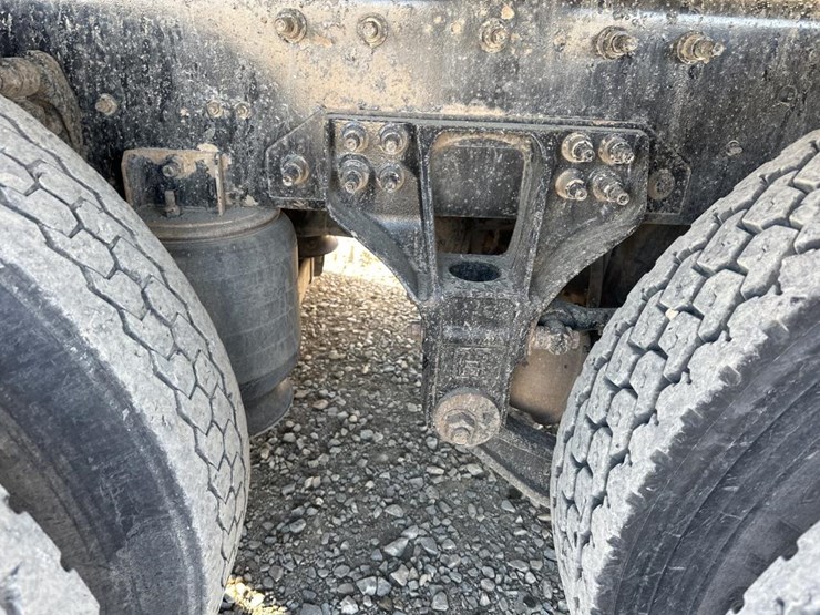 2017-international-hx615-image-32