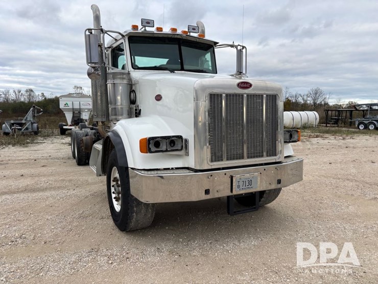 peterbilt-378-image-32