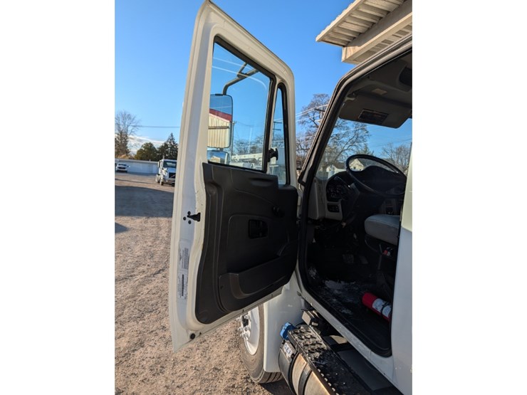 2016-international-durastar-4300-image-18