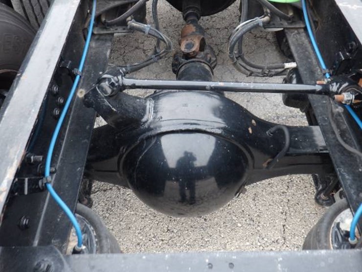 2020-freightliner-cascadia-126-image-10