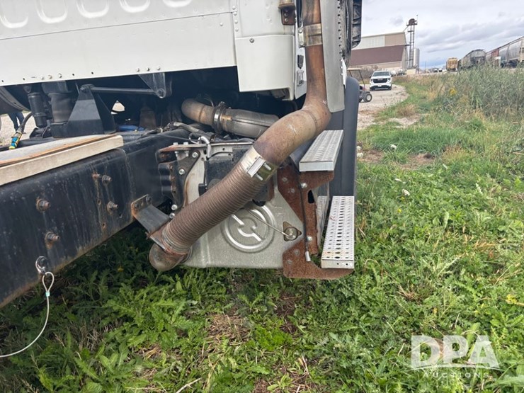 freightliner-114sd-image-48