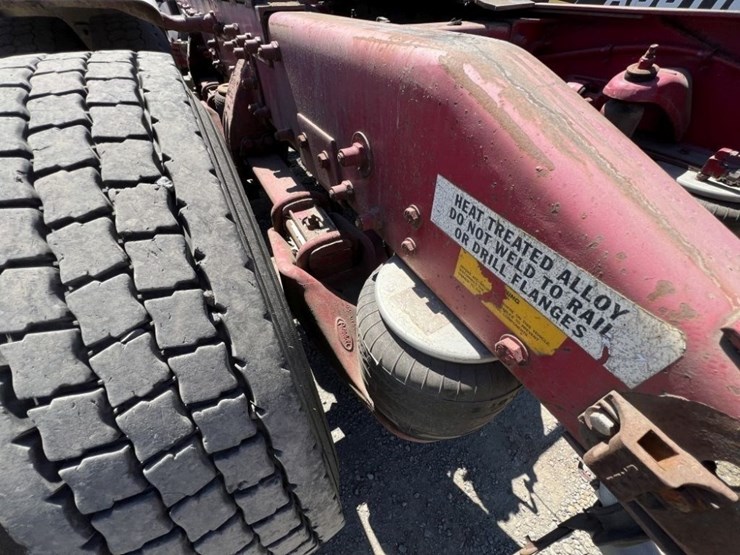 1997-peterbilt-567-image-15