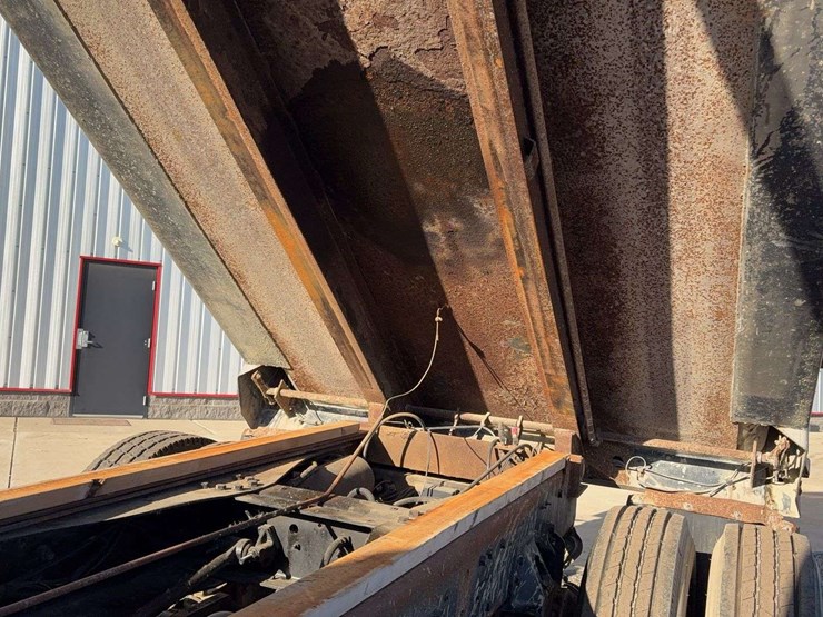 1995-ford-ltl9000-image-47