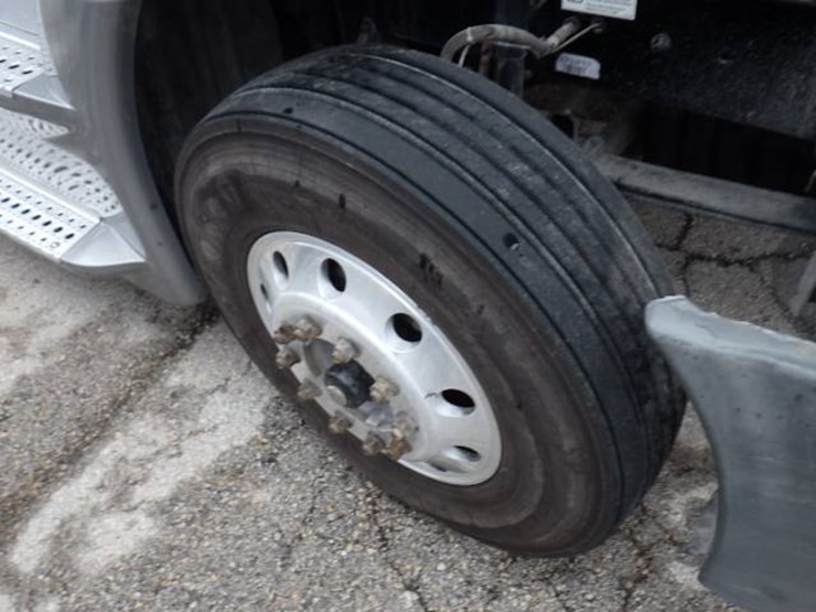 2019-freightliner-cascadia-125-image-31