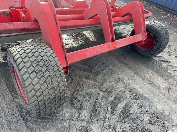 2005-massey-ferguson-6465-image-19