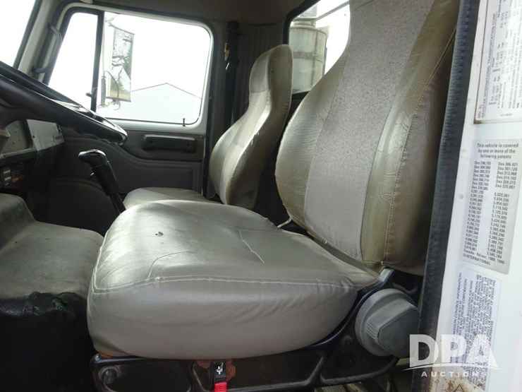 2003-international-8100-image-75