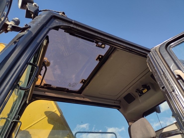 caterpillar-320fl-image-14