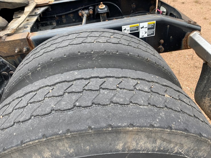 peterbilt-567-image-9