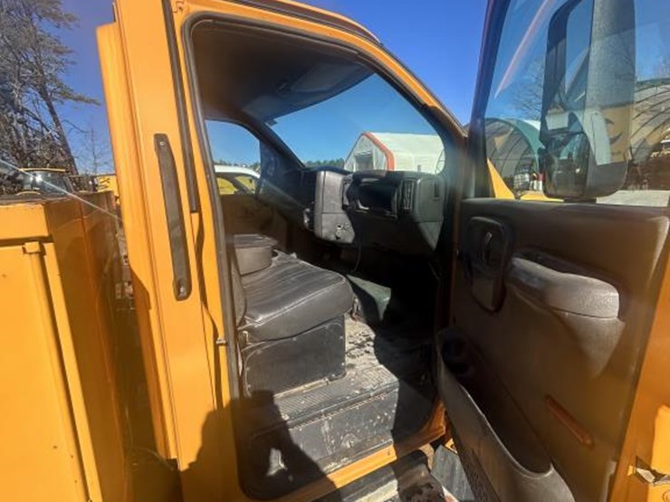 #1017-•-2005-chevrolet-c4500-service-truck-image-11