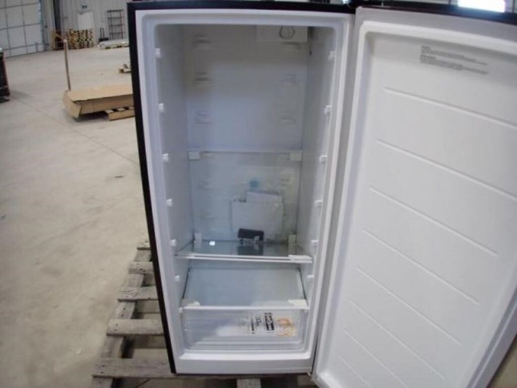 vissani-7.1-cu-ft-upright-freezer-image-12