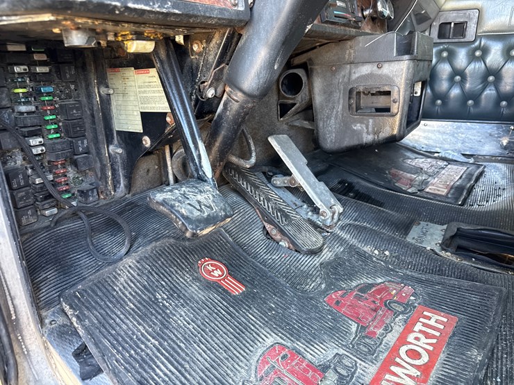 kenworth-w900-image-31