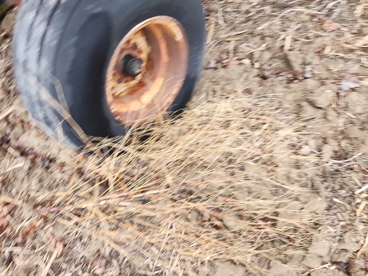 unverferth-gravity-wagon-w/gear-image-6