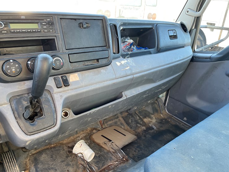 #1072-•-2012-mitsubishi-canter-fe160-cab-over-diesel-box-truck-(has-wi-title)-image-24