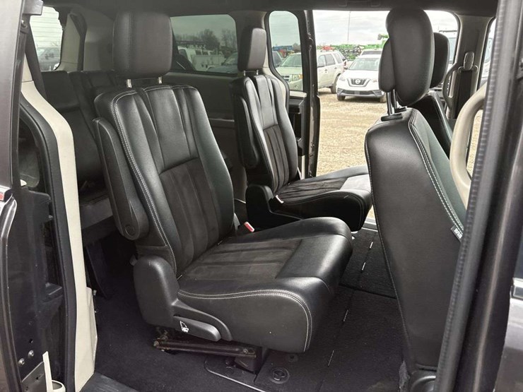 2019-dodge-grand-caravan-image-17