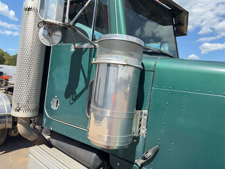 2003-peterbilt-379-image-28