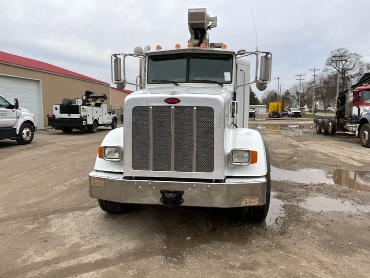 2015-peterbilt-365-image-7