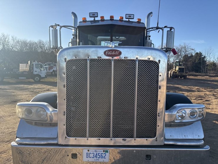 2008-peterbilt-388-image-10