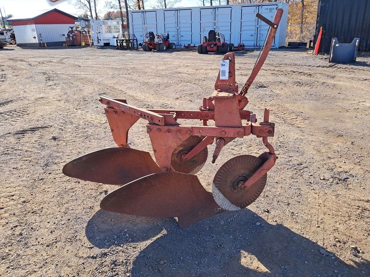 international-2-bottom-plow-image-1