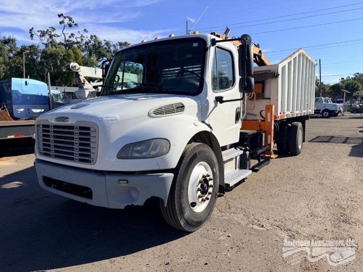 2015-freightliner-m2-106-image-2