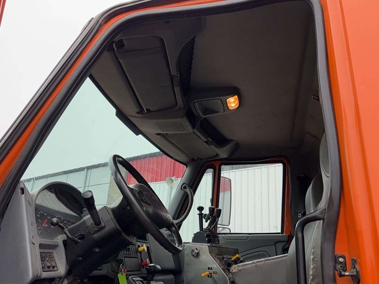 2004-international-7400-image-33