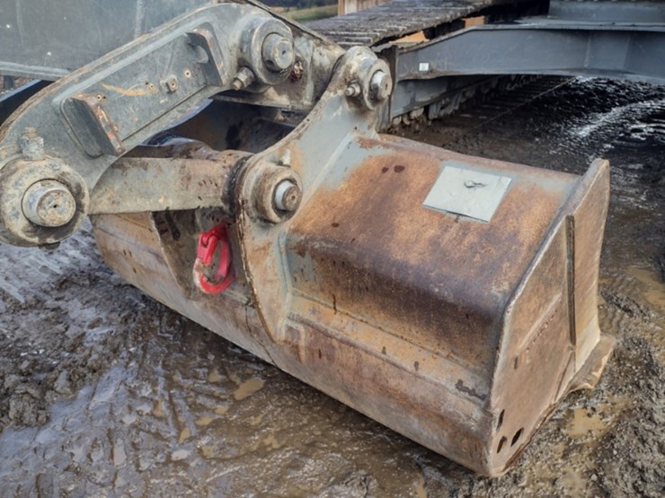 volvo-ec220e-lr-image-16