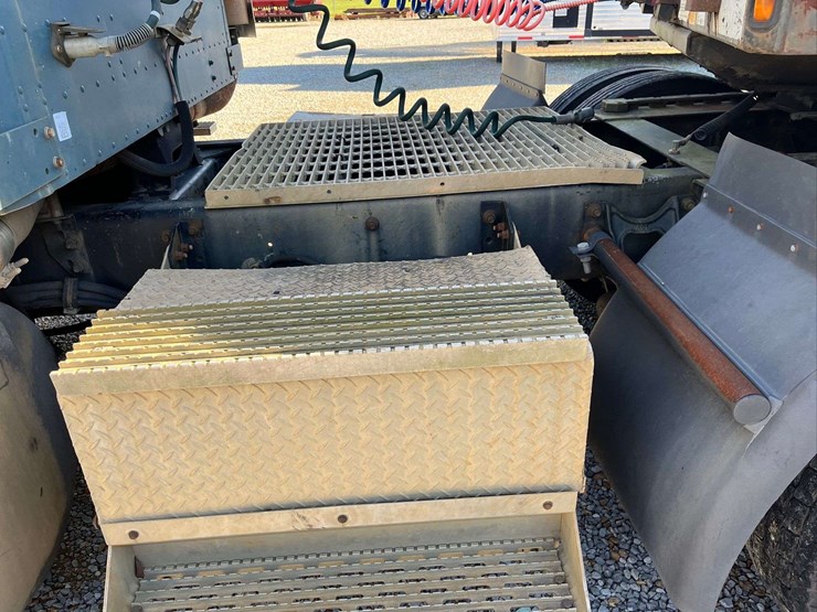 1995-international-f9370-image-11