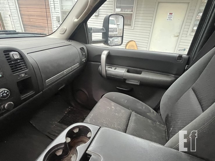 chevrolet-silverado-2500hd-lt-image-27