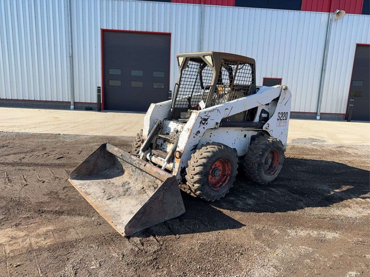 bobcat-s220-image-1