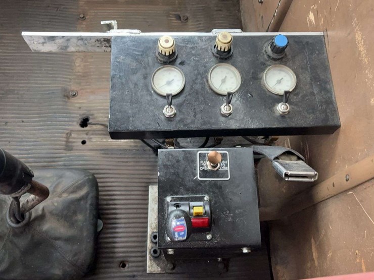 1994-ford-lt9000-image-36